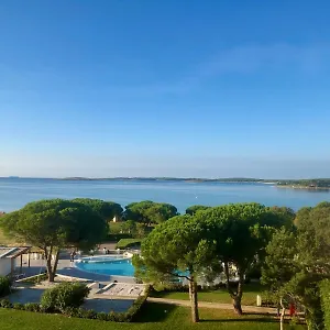 V&v Pool And Sea Medulin