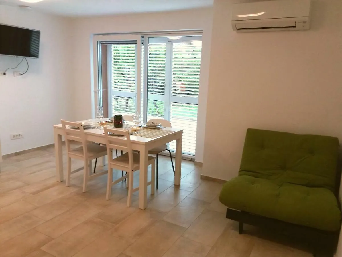 Apartments Mestrovic Lopar