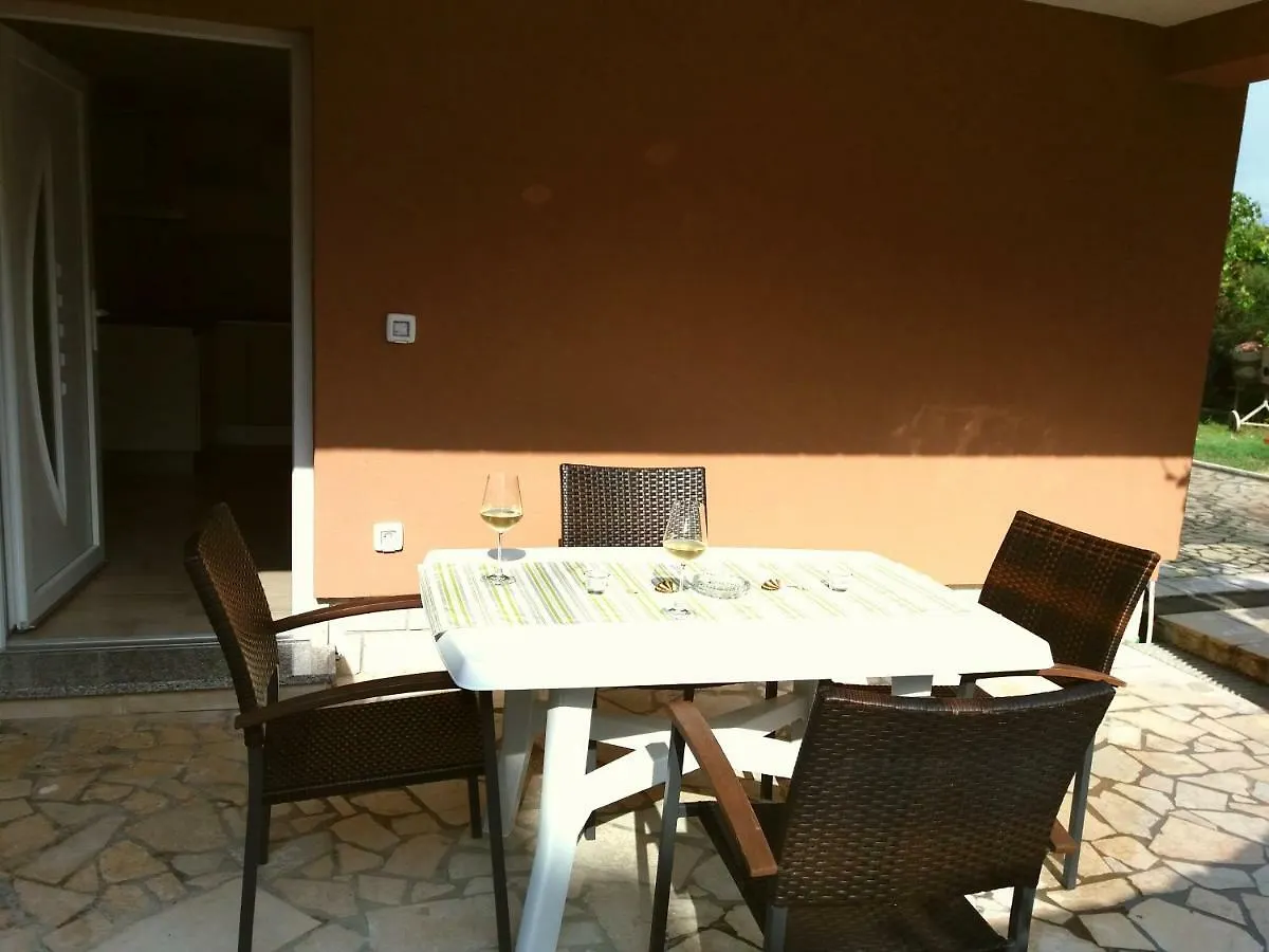 Apartments Mestrovic Lopar 0*,